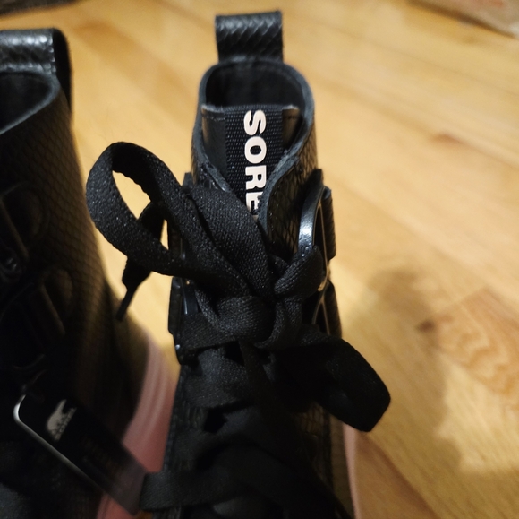 Sorel Pink & Black Platform Boots NEW! - Picture 5 of 10